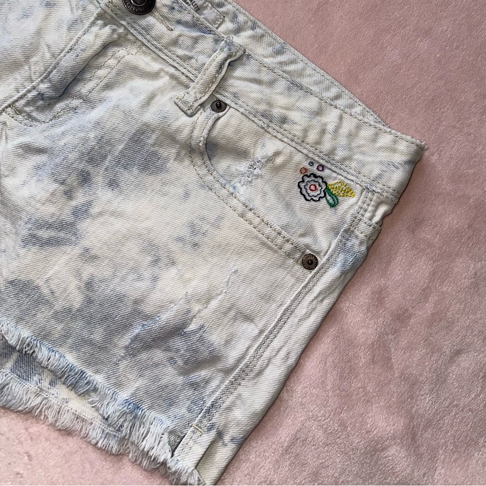 Y2K AÉROPOSTALE EMBROIDERED & FRAYED DISTRESSED DENIM SHORTS · SIZE 5/6 (JR's) - Picture 9 of 9